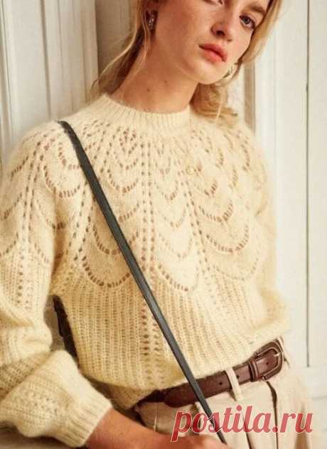 #свитер #круглаякокетка
Ажурные клинья и дорожки с ложными линиями реглана украшают эту модель.
Прибавки вяжутся по всем клиньям ажурного узора симметрично линиям реглана. При желании эти линии можно убрать, так как они носят чисто декоративную функцию.
Модель вяжется сверху. Расчет петель, как и количества рапортов, производите исходя из плотности вашего вязания. На фотографиях 14 рапортов ажурных клиньев, между которыми дорожки из ажура и ложные линии реглана.
Необходимо...