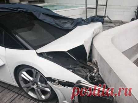 Парковщик отеля припарковал Lamborghini. | Планета фактов