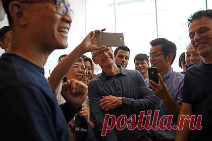 Госслужащим в провинциях Китая запретили пользоваться Apple. В восьми провинциях Китая сотрудникам госучреждений запретили пользоваться техникой Apple. ПЧиновники начали получать указания перейти на устройства местного производства один-два месяца назад. Отказаться от техники Apple призвали работников из Чжэцзяна, Цзянсу, Гуандуна, Аньхоя, Шаньдуна, Шаньси, Ляонина и Хэбэя.