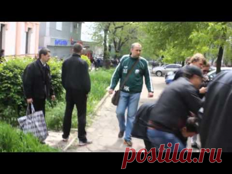 09.05.2014 Massacres in Mariupol Массовые расстрелы в Мариуполе - шквальный огонь по толпе - YouTube ПЬЯНЫЕ ФАШИСТЫ РАЗВЛЕКАЮТСЯ УЖЕ В МАРИУПОЛЕ
