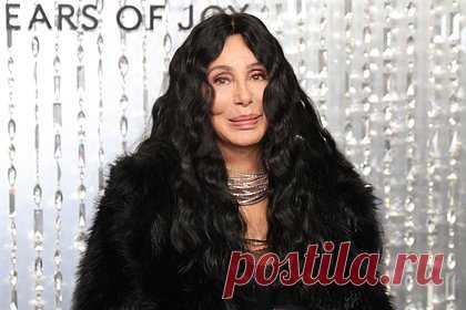 79-летняя певица Шер высказалась о старении словами «ненавижу это»