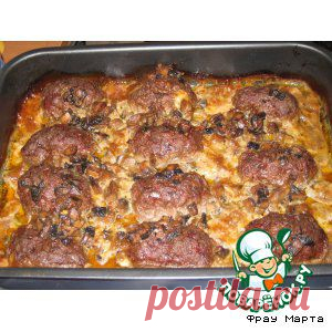 Биточки с сыром и грибным соусом - кулинарный рецепт