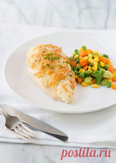 Курица запеченная под сметаной с сыром | Банк кулинарных рецептов