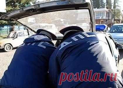 Знать всем! Вас просят открыть капот, багажник или двери автомобиля