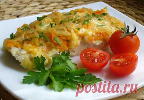 Куриная грудка с яблоком и овощами