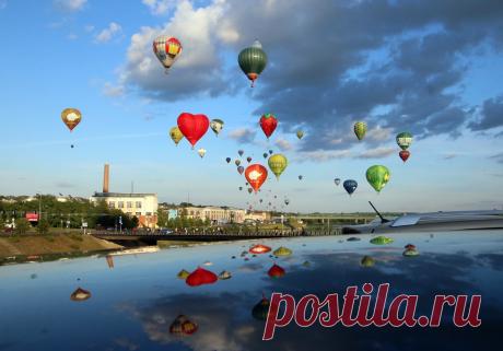 Hot Air Balloon Festival Marks 100 Years of Independence in Lithuania: Pictures