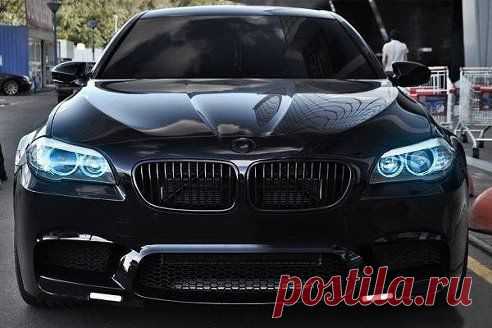 BMW — она как любовница: капризная, сексуальная, дорогая, но она реально возбуждает, такие машины надо выбирать не разумом, а душой.