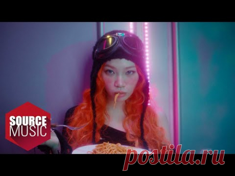 Скачать клип LE SSERAFIM ft. J-Hope of BTS - SPAGHETTI бесплатно