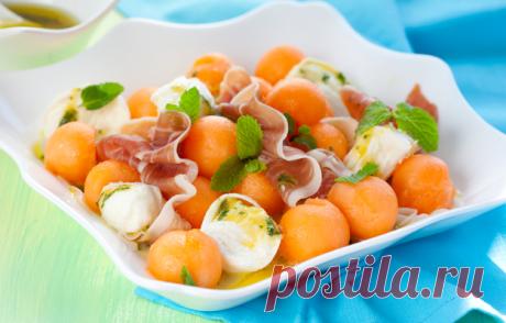 Салат из дыни с моцареллой и ветчиной - кулинарный пошаговый рецепт с фото на KitchenMag.ru