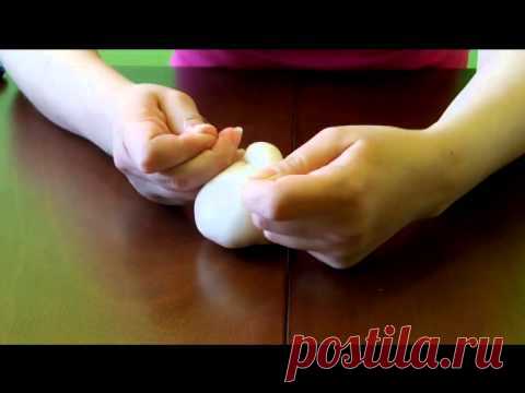 Как можно использовать старые колготки? Куклы из капроновых колготок своими руками: пошаговая инструкция. Как из старых капроновых колготок, сшить обезьяну, сделать домовенка, попону для кошки, хвост русалки, кукле руки, связать коврик? Как выварить колготки для изготовления чулочной куклы, как разрезать колготки по спирали?