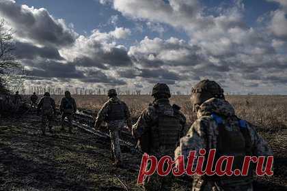 В Пентагоне пожаловались на исчерпание средств на нужды армии после Украины. США уже исчерпали запас ранее выделенных Конгрессом средств для пополнения американских арсеналов, опустевших из-за масштабной военной помощи Украине. На это пожаловался представитель Пентагона подполковник Гэррон Гарн. По его мнению, без дополнительных денег из бюджета армия столкнется с дефицитом пополнения складов