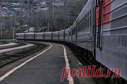 Более 50 поездов задержали из-за атаки беспилотников на Ростовскую область