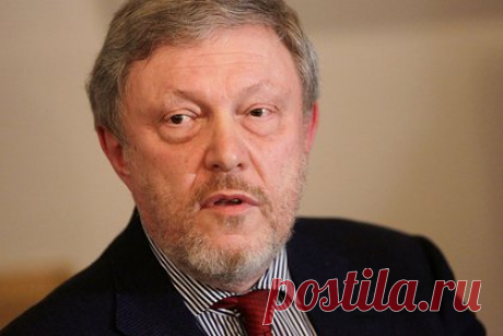 Партия «Яблоко» отказалась выдвигать кандидатов на пост президента. Основатель партии «Яблоко» Григорий Явлинский сообщил, что фракция не будет выдвигать кандидатов на пост президента в грядущих выборах. Об этом он рассказал в эфире YouTube-канала «Живой гвоздь». Отмечается, что выдвижение кандидатов от партий возможно до 1 января 2024 года, а самовыдвижение до 27 декабря 2023 года.
