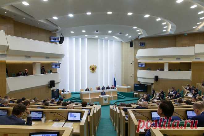 Совфед одобрил закон об отмене визовых льгот для европейцев. Стоимость российских виз вырастет в пределах от 50 до 300 долларов.