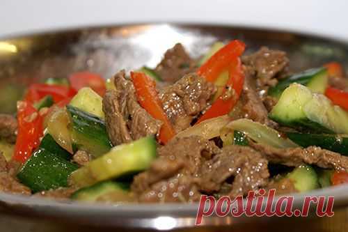 Мясной салат с огурцами по-корейски.