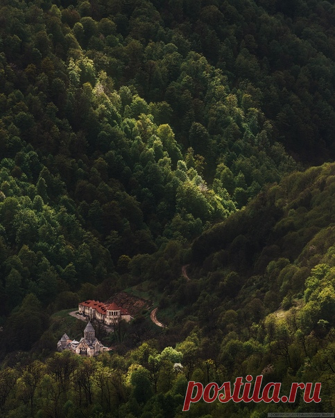Монастырь Агарцин, Армения. Фотограф – Иван Добряков.