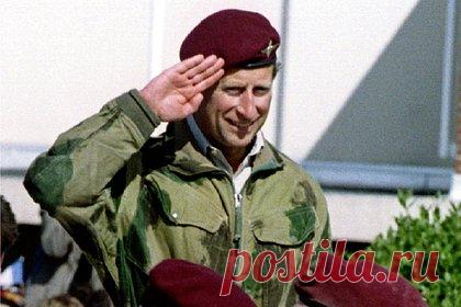 Король Карл III вспомнил о мучительном испытании во время службы в армии. Во время визита в Кению британский король Карл III встретился с морскими пехотинцами и посоветовал им делать с пойманными наркоторговцами «сами знаете что». Карл побывал на военной базе, где британские военные тренируют кенийских десантников для борьбы с террористической организацией, которая действует в регионе.