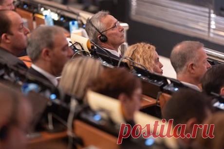 Названа позиция министров стран НАТО о вступлении Украины в альянс. Министры иностранных дел стран НАТО на саммите в Бухаресте вновь озвучат позицию, что двери альянса остаются открытыми для Украины, но сейчас не время для ее вступления. Ожидаемое заявление стало известно Bloomberg. Указывается, что члены альянса с осторожностью относятся к повторной просьбе Украины о присоединении.