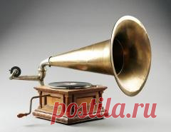 4 мая в 1878 году Томас Эдисон впервые публично продемонстрировал изобретённый им фонограф
