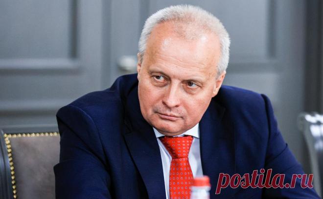 МИД Армении вызвал посла России из-за случая с миротворцами и флагом. Министерство иностранных дел Армении вызвало посла России в Ереване Сергея Копыркина и выразило ему недовольство после инцидента с участием российских миротворцев у моста Акари 15 июня.