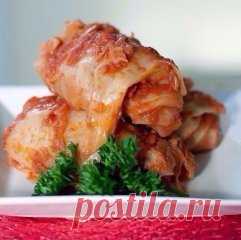 10 рецептов самых вкусных голубцов - обязательно сохраните
1. Голубцы с грибами
Ингредиенты:
Белокочанная капуста — 8–10 листьев 
Вода 
Соль — по вкусу 
Растительное масло — 2 ст. л. 
Для начинки: 
Свежие грибы — 500 г или сушеные грибы — 100 г 
Томатная паста — 1–2 ст. л. 
Рассыпчатая рисовая каша — 1/2 ст.
Соль — по вкусу
Приготовление:
1. Капустные листья проварить в кипящей воде 2–3 мин., вынуть из воды, дать воде стечь. 
2. При необходимости жесткие прожилки листьев с...