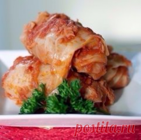 10 рецептов самых вкусных голубцов - обязательно сохраните
1. Голубцы с грибами
Ингредиенты:
Белокочанная капуста — 8–10 листьев 
Вода 
Соль — по вкусу 
Растительное масло — 2 ст. л. 
Для начинки: 
Свежие грибы — 500 г или сушеные грибы — 100 г 
Томатная паста — 1–2 ст. л. 
Рассыпчатая рисовая каша — 1/2 ст.
Соль — по вкусу
Приготовление:
1. Капустные листья проварить в кипящей воде 2–3 мин., вынуть из воды, дать воде стечь. 
2. При необходимости жесткие прожилки листьев с...
