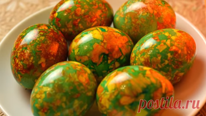 Скоро Пасха. Предлагаю Вам простой способ покраски яиц к Пасхе. Покрашенные таким образом яйца выглядят как мраморные. Очень симпатичные и, к тому же, красители применяю натуральные, что очень важно. Красьте яйца вместе со мной!