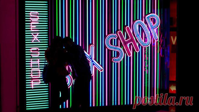 На Урале девушка пришла с молодым человеком в секс-шоп и украла мастурбаторы. В центре Екатеринбурга девушка ограбила магазин товаров для взрослых, вынеся под курткой секс-игрушки для мужчин. Об этом E1.RU рассказал представитель магазина. 25 сентября в секс-шоп на улице Малышева зашла пара молодых людей. Причем, ...