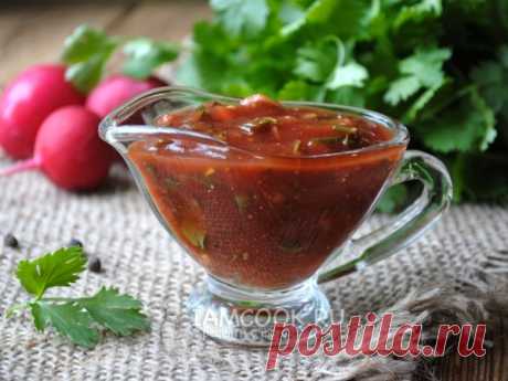 Армянский томатный соус с кинзой - идеальный вариант для мясных блюд, особенно для шашлыка.