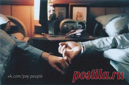 Не нужно навязываться людям и ты поймёшь нуждаются ли они в тебе,не нужно верить словам - в наше время они ничего не стоят. Цени тех,кто тобой дорожит и не держи тех,кому ты не нужен. Не верь отговоркам- если у человека есть желание,он сделает это при любых обстоятельствах. Не суди людей по себе,они не способны ради тебя сделать то ,на что ты готов ради них.