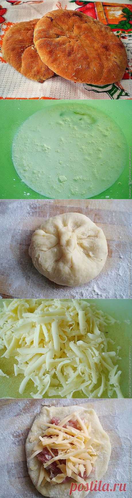 Лепешки с мясом и сыром в духовке / Рецепты с фото