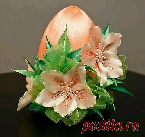 Пасхальные яйца из атласных лент. Шикарные работы!