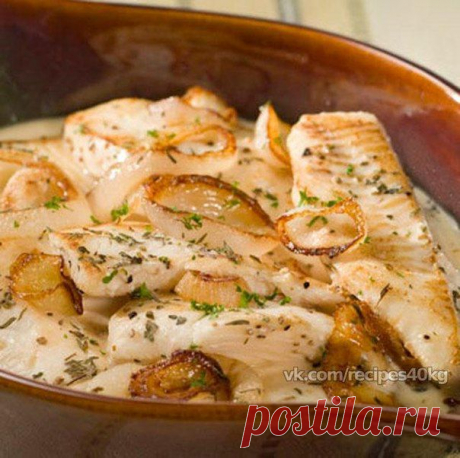 Тилапия запеченная в кефирно-сырном соусе.

на 100гр - 119.19 ккал Б/Ж/У - 18.39/4.57/1

Ингредиенты:
Тилапия 500гр.,
Кефир 0% 150мл.,
Сыр 17% 150гр.,
Соль, перец, зелень - по вкусу

Приготовление:
Рыбу нарезать небольшими кусочками. Зелень мелко покрошить. Сыр натереть на средней тёрке. Смешать кефир, сыр, зелень. Рыбу выложить в форму для запекания. Посолить, поперчить по вкусу. Залить соусом. Поставить в духовку. Запекать при температуре 180°C в течение 35-40 минут.
Приятного...