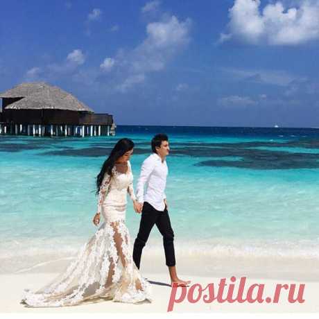 Женщина никогда не обманет и не бросит мужчину, не изменит ему, если сам он не растопчет её сердца, не оттолкнет её своим ничтожеством, эгоизмом, ограниченностью и мелкой душонкой. / Логика моды