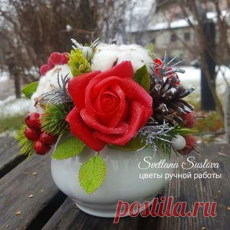 Красивый Новый Год.Мини-букетик для  новогоднего настроения с цветами ручной работы и натуральным хлопком#подарок#керамическаяфлористика#холдныйфарфор#ручнаяработа#розы#хлопок#новыйгод#этосахалиндетка#южносахалинск#сахкомсмотри#полимернаяглина#polymerflowers#handmade#clay