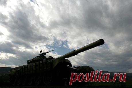 Азербайджан сообщил о минометном обстреле армянскими военными. Министерство обороны Азербайджана сообщило о том, что вооруженные силы Армении ведут массированный танковый и минометный обстрел по азербайджанским позициям в Кельбаджаре. Также Армения продолжает стягивать к границе войска и тяжелую бронетехнику.