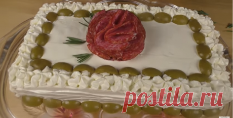 Мясной «Наполеон» — гости ахнут от восторга! Скоро Новый Год, что же интересного можно приготовить и подать на стол? Давайте рассмотрим слоеный торт «Наполеон» как одно из основных блюд для ваших