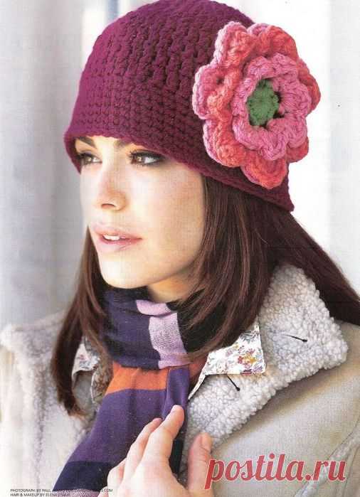 БОРДОВАЯ ШАПОЧКА С ЦВЕТКОМ КРЮЧКОМ