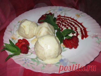 Кнедлики с клубникой.