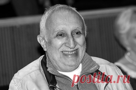 Умер народный артист России и режиссер Николай Досталь. На 77-м году жизни скончался народный артист России и режиссер Николай Досталь. О причинах смерти кинематографиста неизвестно. Досталь являлся режиссером таких фильмов, как «Маленький гигант большого секса» (1992), «Мелкий бес» (1995), «Полицейские и воры» (1998) и других.