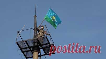 Водрузивший флаг над Суджей уроженец Бурятии удостоен звезды Героя России. Уроженец Бурятии, младший лейтенант Тимур Соктоев, водрузивший флаг над освобождённой Суджей, удостоен звезды Героя России. Читать далее