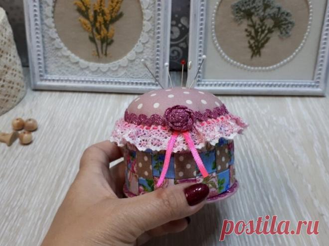 Игольница за полчаса, начинаем готовить подарки подружкам, такая вещица порадует любую хозяйку и все иголочки будут на месте! | Юлия Жданова | Яндекс Дзен