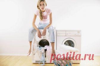Все секреты быстрой и эффективной стирки для хозяек Казалось бы, что может быть проще – кинул в машинку вещи, засыпал порошок, нажал на кнопку и дождался свежего белья. Но мы подготовили все секреты стирки как машинной, так и ручной, а также подготовки белья
