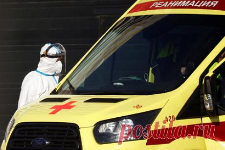 Врач назвала опасных переносчиков коронавируса в волну омикрона. Даже привитые люди могут не заметить, что заражены омикроном, и стать опасными переносчиками коронавируса. Об этом в разговоре с «Лентой.ру» сообщила врач-иммунолог Ирина Ярцева. Она также назвала причины, по которым люди могут не знать о заражении — по ее словам, омикрон протекает достаточно легко.