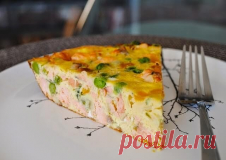 Пай с лососем и сыром чеддер Многие не решаются готовить рыбу, полагая, что это сложнее, чем изобразить что-нибудь из птицы или мяса. Но позвольте вас переубедить, предложив разнообразить меню замечательным пирогом с лососем, который готовится всего за 40 минут.Ингредиенты:800 гр филе лосося 3 яйца 325 гр жирной...