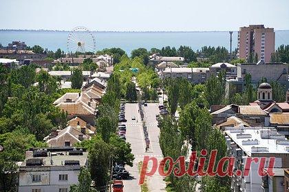 В Запорожской области сообщили о повторном ударе ВСУ по Бердянску. Председатель движения «Мы вместе с Россией» Владимир Рогов сообщил, что Вооруженные силы Украины (ВСУ) снова нанесли ракетный удар по Бердянску Запорожской области. Большую часть ракет сбила система противовоздушной обороны (ПВО) над морем в районе Бердянского торгового морского порта, уточнил он.