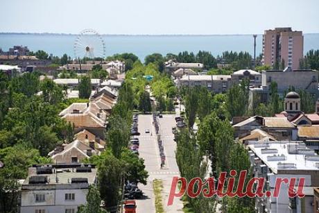 В Запорожской области сообщили о повторном ударе ВСУ по Бердянску. Председатель движения «Мы вместе с Россией» Владимир Рогов сообщил, что Вооруженные силы Украины (ВСУ) снова нанесли ракетный удар по Бердянску Запорожской области. Большую часть ракет сбила система противовоздушной обороны (ПВО) над морем в районе Бердянского торгового морского порта, уточнил он.