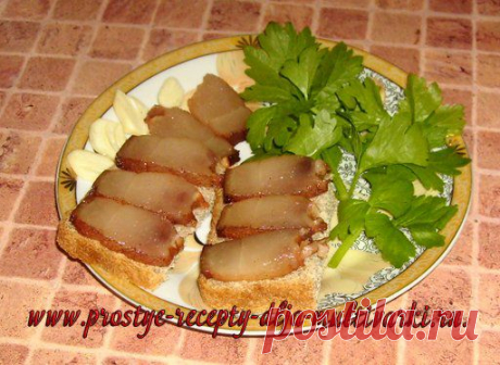 Сало в луковой шелухе в мультиварке