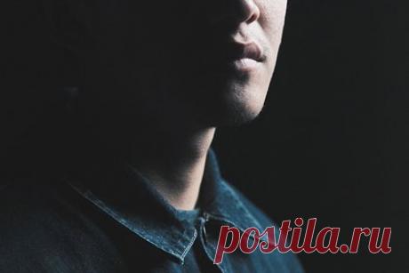 Названо лучшее упражнение для возвращения «углов молодости». Журналисты «Сиб.фм» назвали лучшее упражнение для возвращения «углов молодости». Нужно широко открыть рот, выдвинуть подбородок вперед и почувствовать, как работают мышцы под челюстью. Затем нужно медленно и напряженно закрывать рот, при этом считая про себя до 20. Далее вернуться в исходное положение.