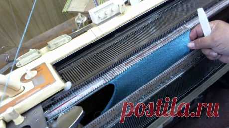 Окат рукава-knitting machine Мастер класс для начинающих от Касабланки.Приношу извинения за голос,проблемы с горлом.Посмотреть метод закрытия петель через два колка можно здесь https://lu...